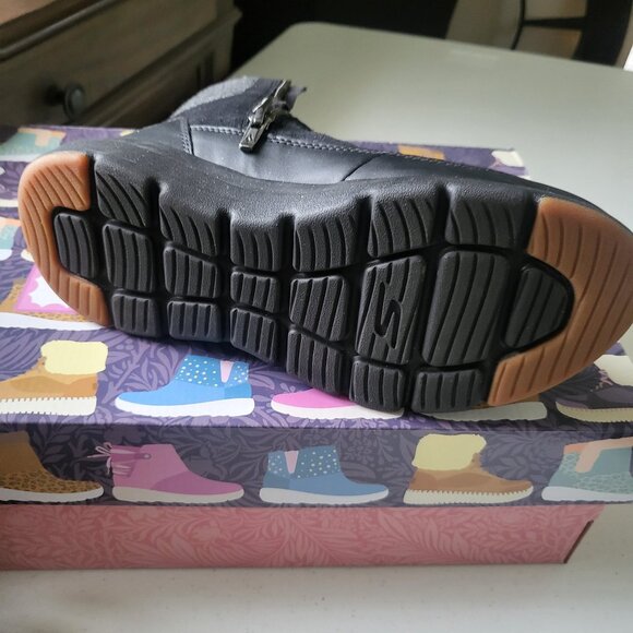 Skechers ultra size 8 new.  NWT - Picture 5 of 5